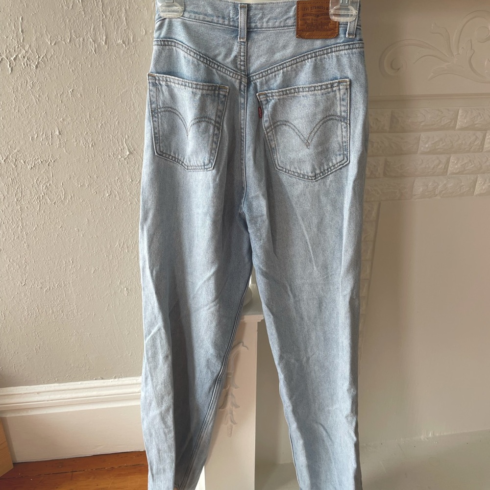 High Loose High Waist Wide Leg Jeans
LEVI'S® - Size 26 x 31